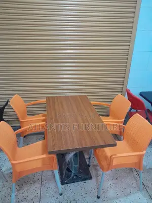 Nice Executive Steel Legs Table With Chairs.