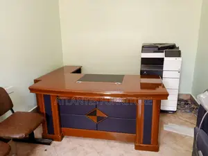 A Nice Looking Executive Office Table With Extation (140)C