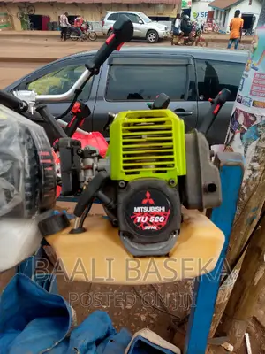 Grass Cutting Machine/Brush Cutter/Commercial/