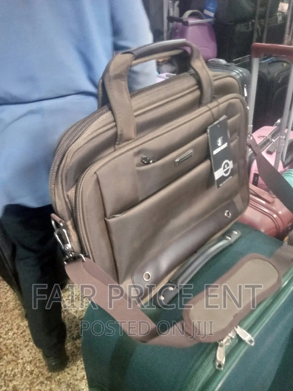 Executive Noble Briefcase. Large.( Brown)