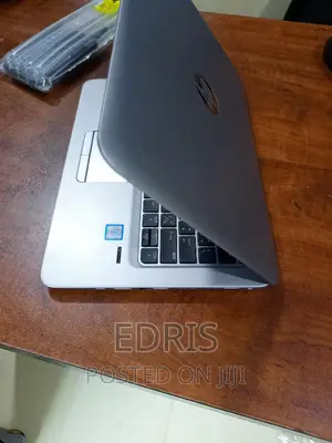 Laptop HP EliteBook 820 G3 8GB Intel Core I5 HDD+SSD 500GB