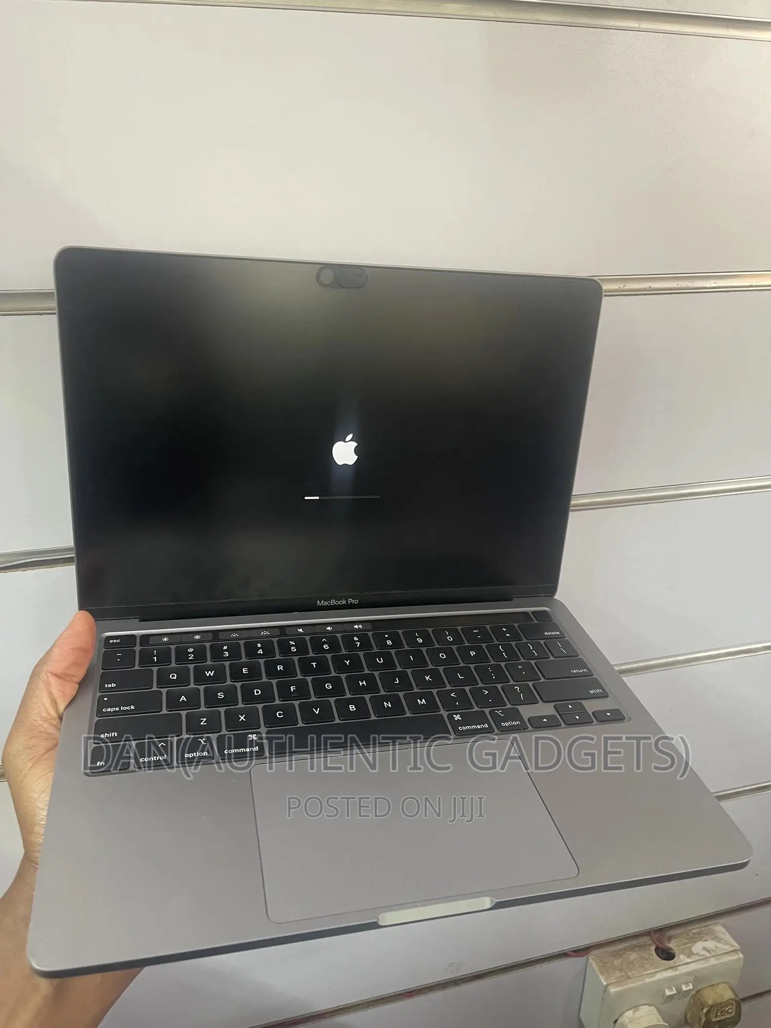 Laptop Apple MacBook Pro 2020 256GB Intel Core I5 SSD 256GB