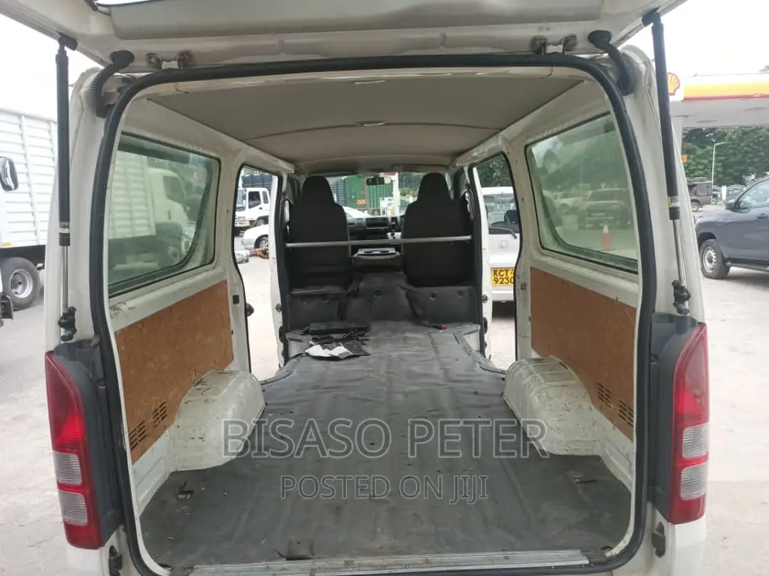 Toyota HiAce 2017 White