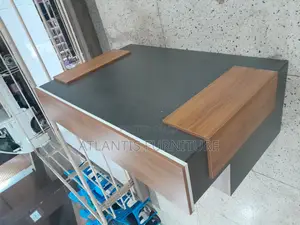 Gray and Brown Reception Desk With Movable Drower.(160cm)