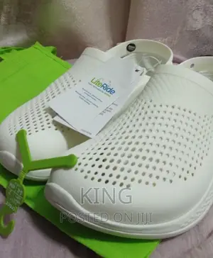 Crocs Pink