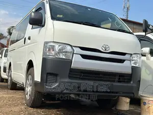 Toyota HiAce 2017 White