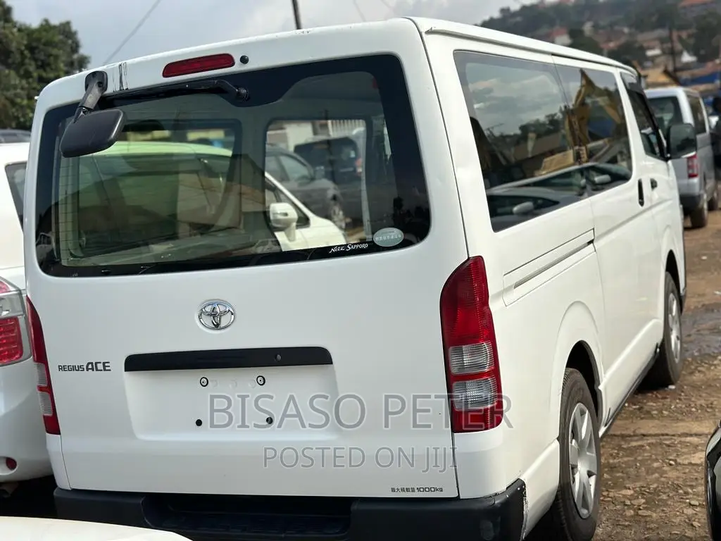 Toyota HiAce 2017 White