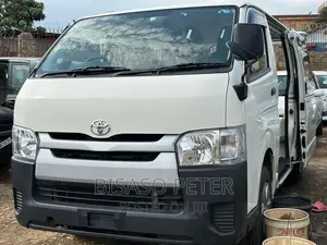Toyota HiAce 2017 White