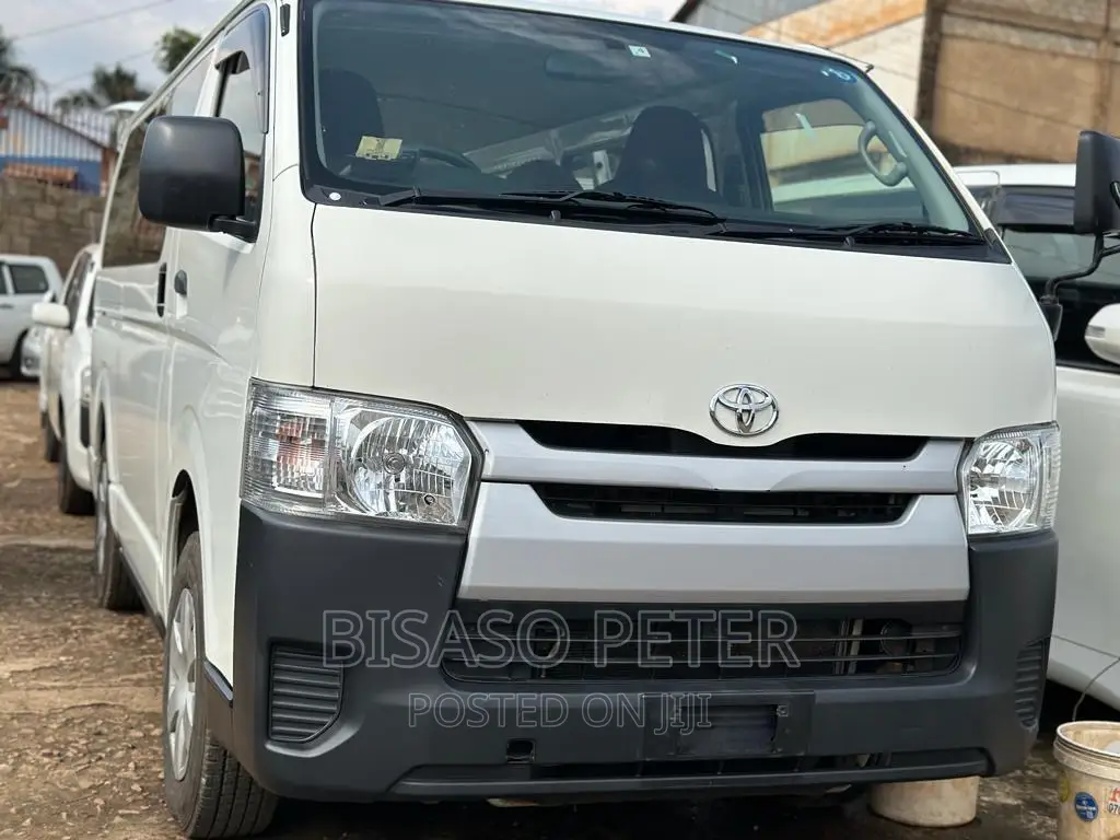 Toyota HiAce 2017 White