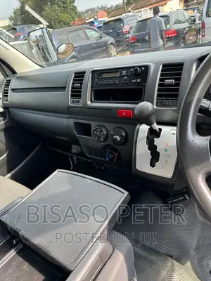 Toyota HiAce 2017 White