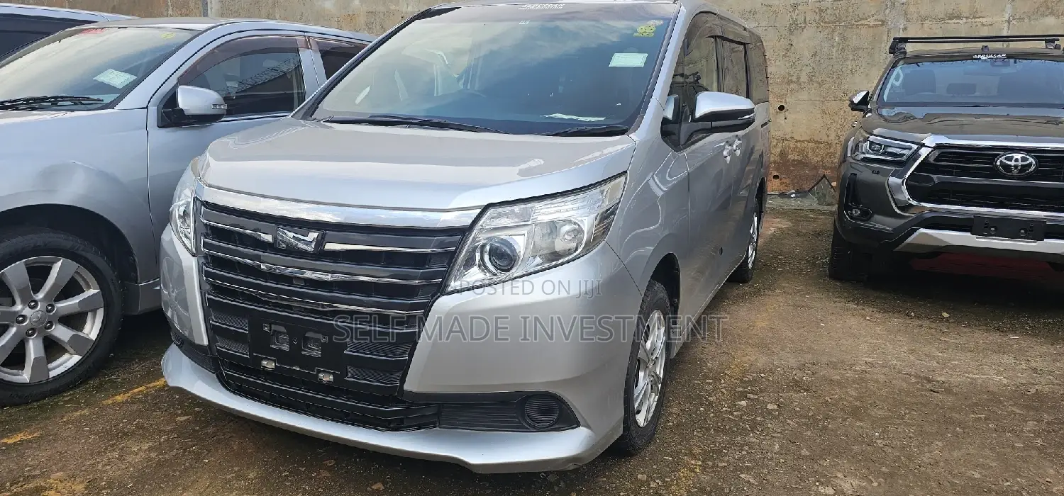 Toyota Noah 2015 Silver