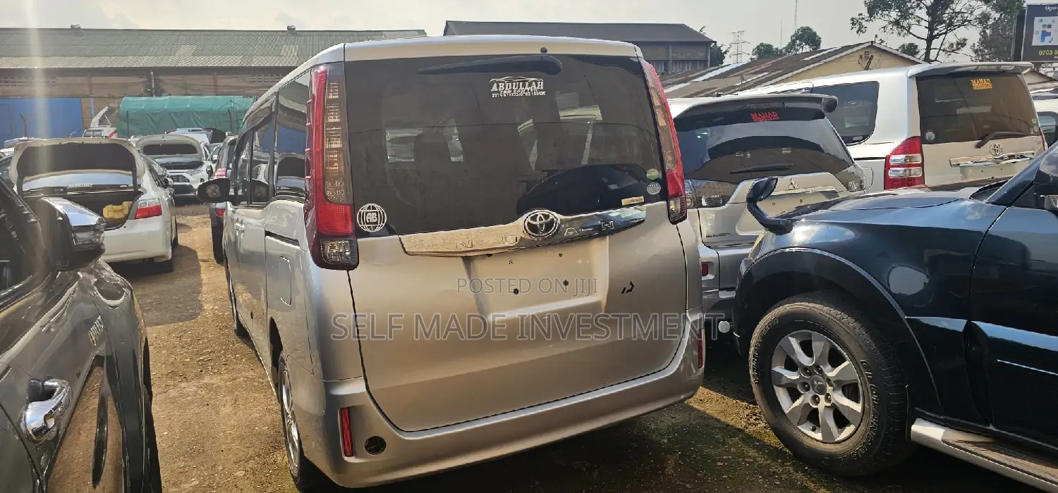 Toyota Noah 2015 Silver