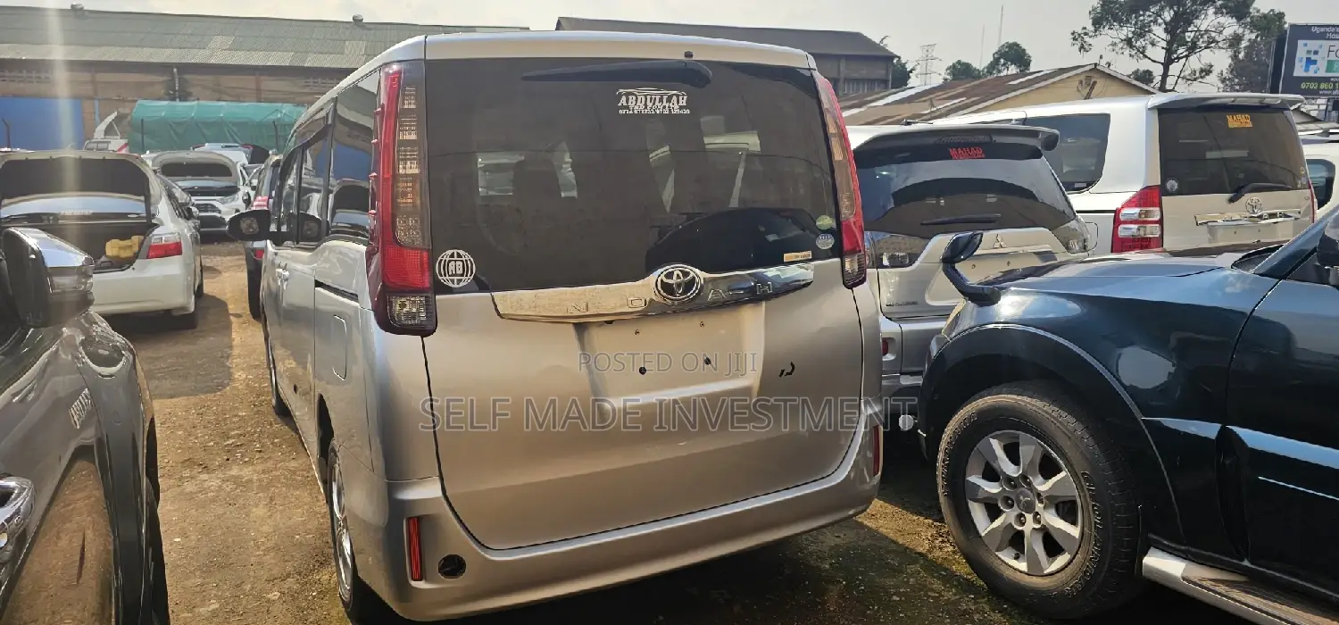 Toyota Noah 2015 Silver