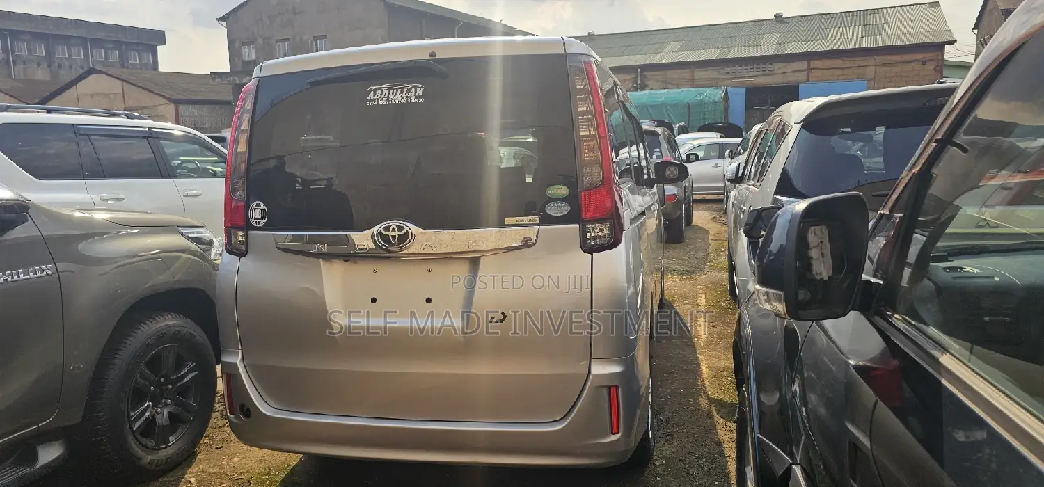 Toyota Noah 2015 Silver
