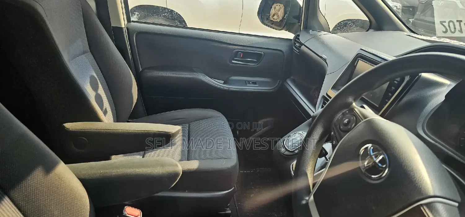 Toyota Noah 2015 Silver