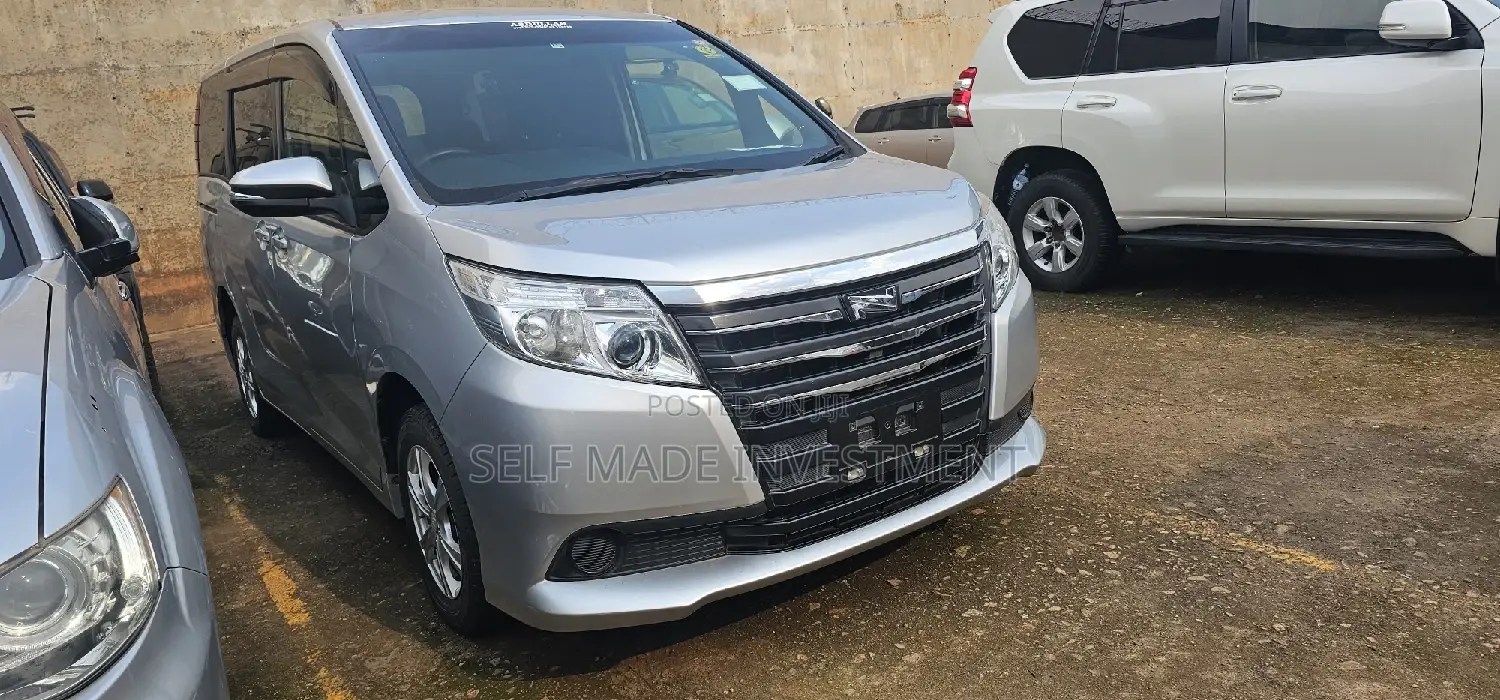 Toyota Noah 2015 Silver