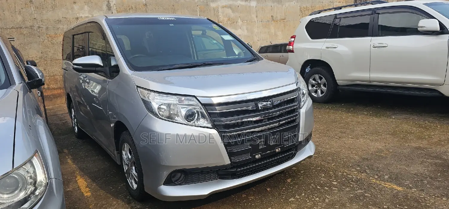 Toyota Noah 2015 Silver