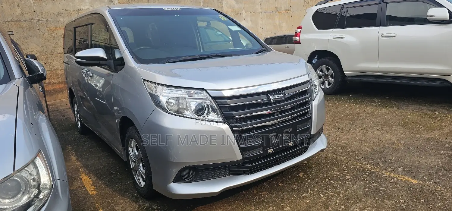 Toyota Noah 2015 Silver