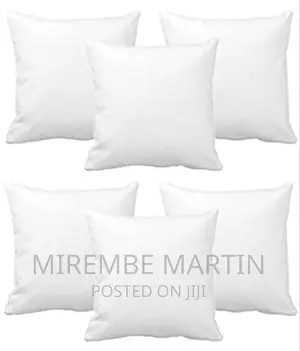 Comfort a Set of 5 Big Square Cushions