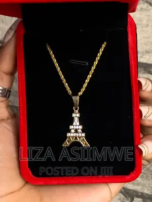 Simple Unisex Necklaces With an Eiffel Tower Pendant