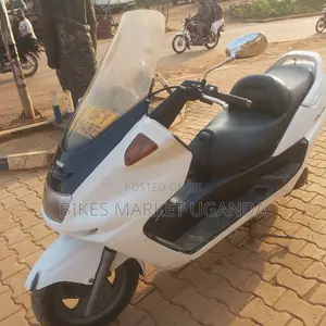 Yamaha Majesty 2023 White