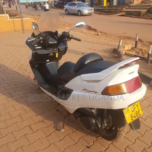 Yamaha Majesty 2023 White