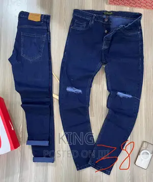 Knee Cut Jeans