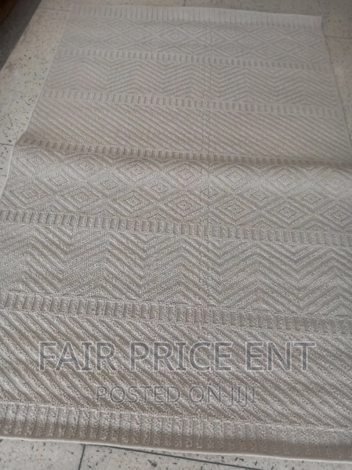 Original Ruger Centre Carpets.Large.2x3metres.( White)