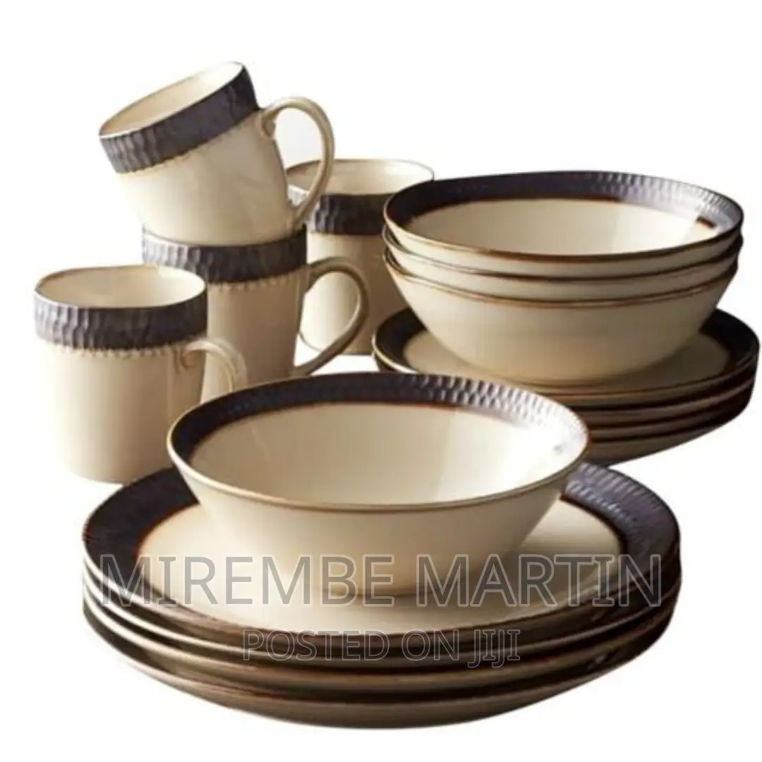 Lightbox
24 Piece Gold Line Dinner Set