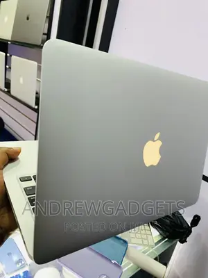Laptop Apple MacBook Pro 2015 8GB Intel Atom SSD 256GB