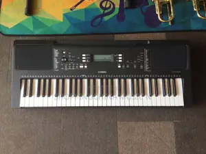 Yamaha Keyboard E373