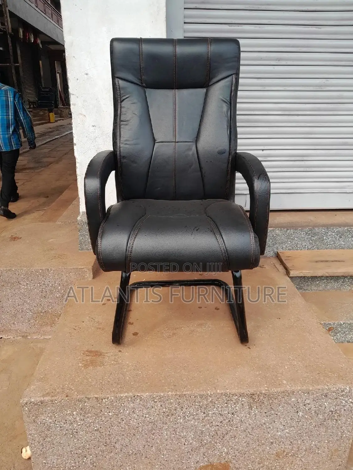 Black Steel Legs Chair