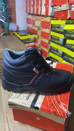 Safety Shoe With Metal Cap