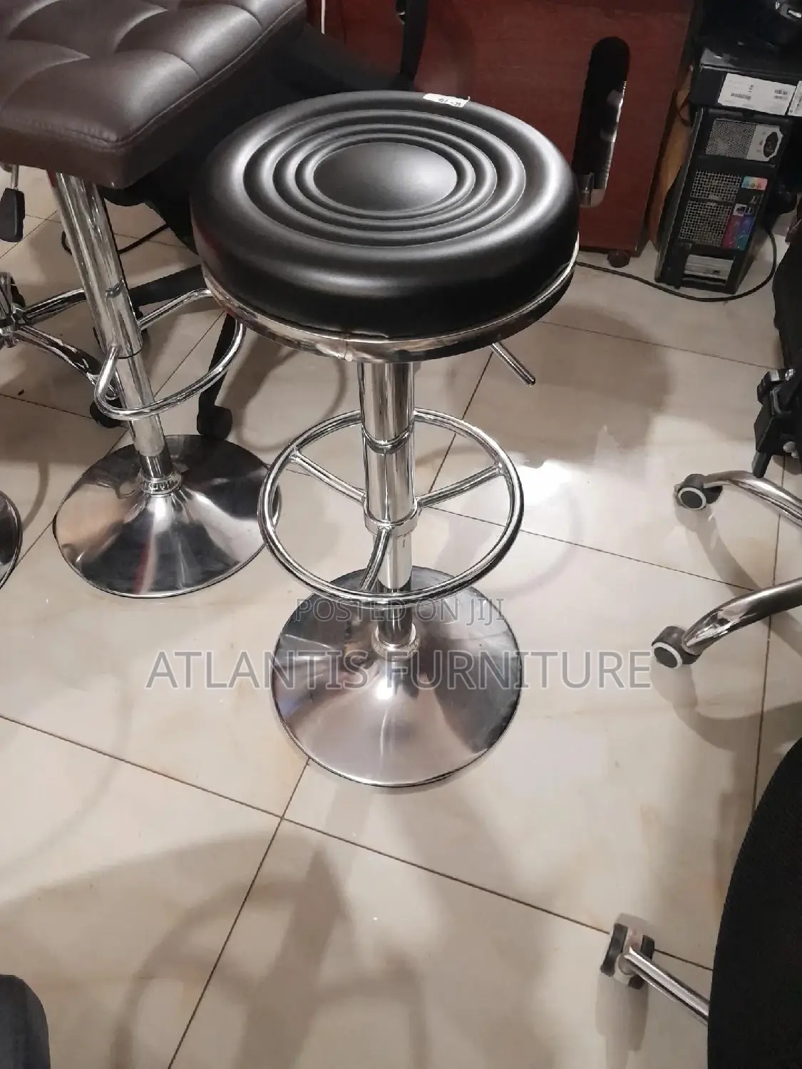 Ring High Stool.