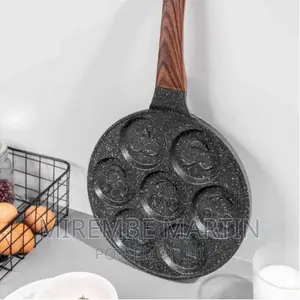 Non Stick Round Smiling Face Baking Pan-