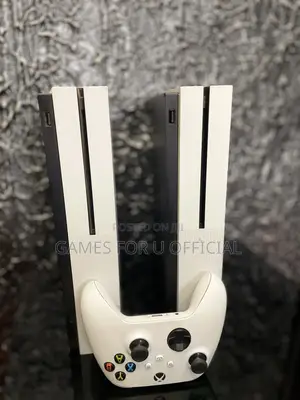 Xbox One S With One White Controller
