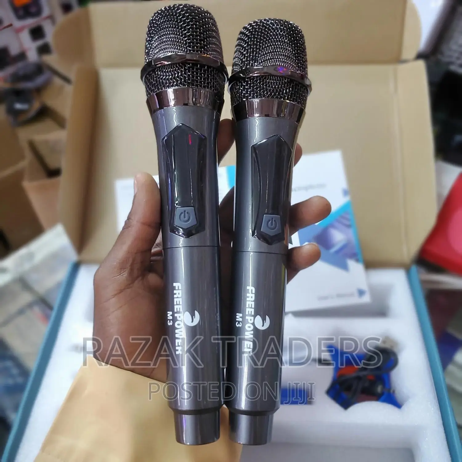 Daul Wirelesmicrophone With Receiver