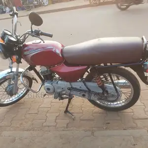 Bajaj Boxer 100 2017 Red