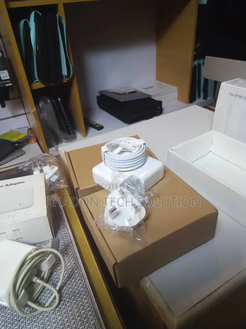 USB C Power Adapter 61 W