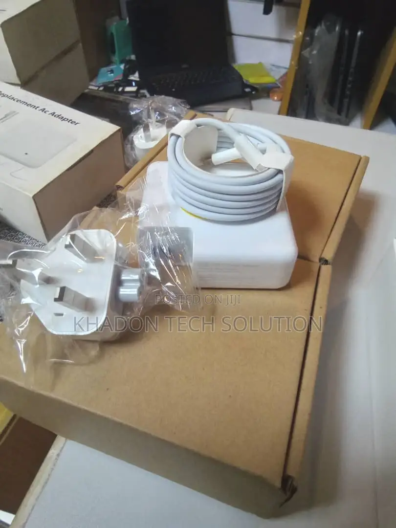 USB C Power Adapter 61 W
