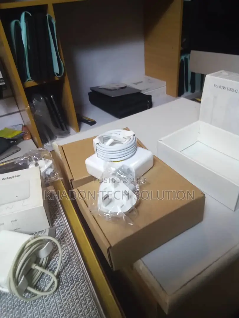 USB C Power Adapter 61 W