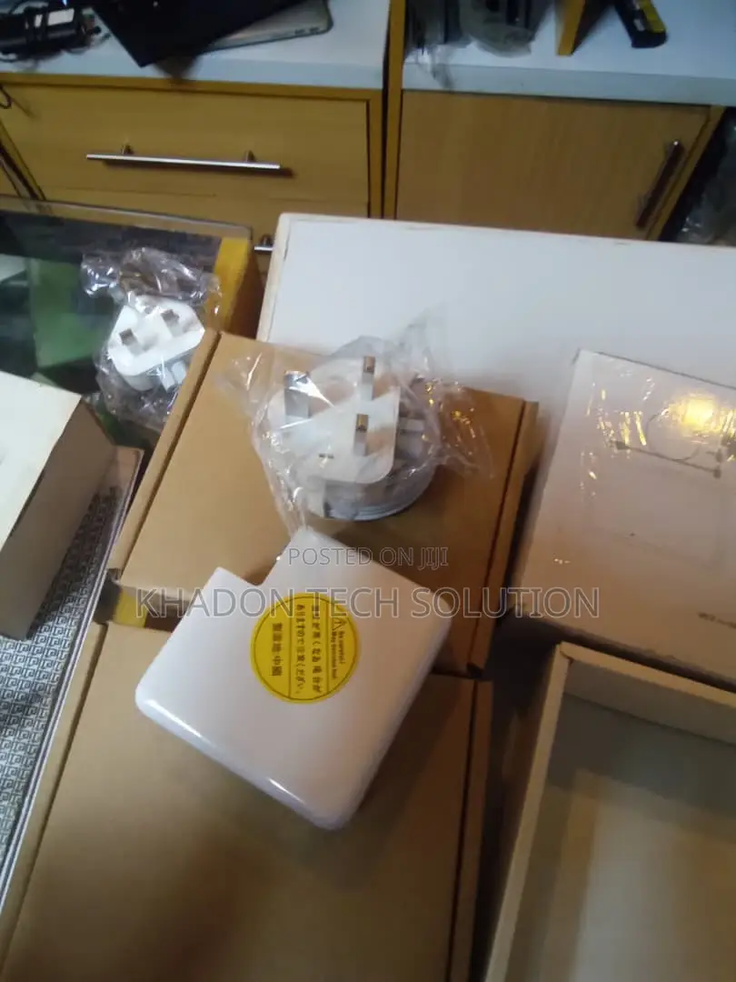 140w USB C Power Adapter