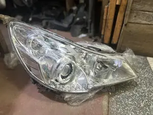 Subaru Outback 2010 - 2013 Headlight