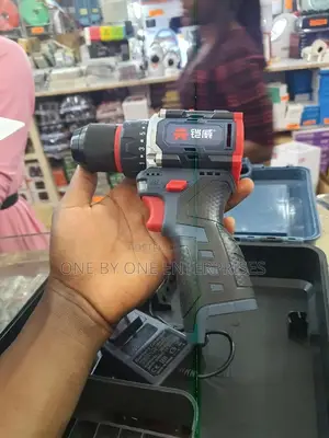 Lithuim Ion Cordless Drill 18v With 2 Batteries