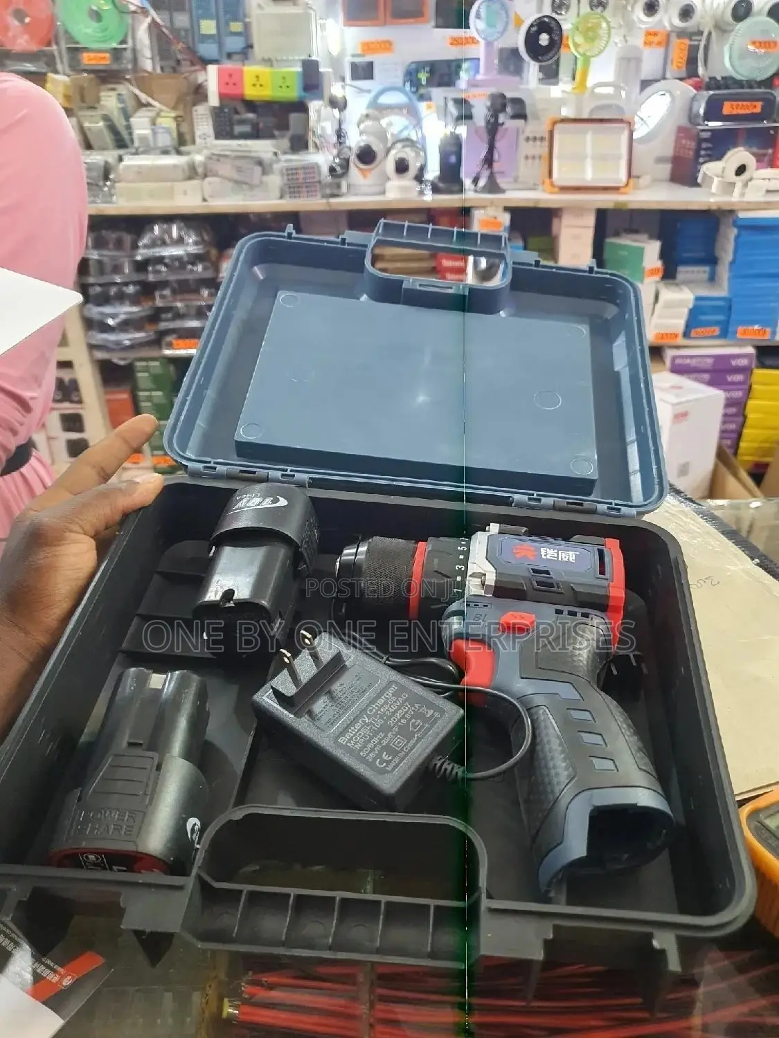 Lithuim Ion Cordless Drill 18v With 2 Batteries