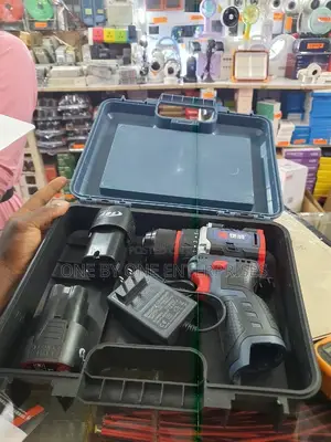 Lithuim Ion Cordless Drill 18v With 2 Batteries