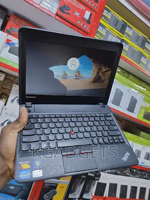 Laptop Lenovo ThinkPad X131e 4GB Intel Core I3 HDD+SSD 320GB