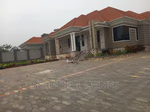 Furnished 5bdrm House in Kira for sale