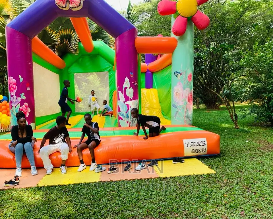 Trampoline Bouncing Castles Boad Games Kids Fun for Hire