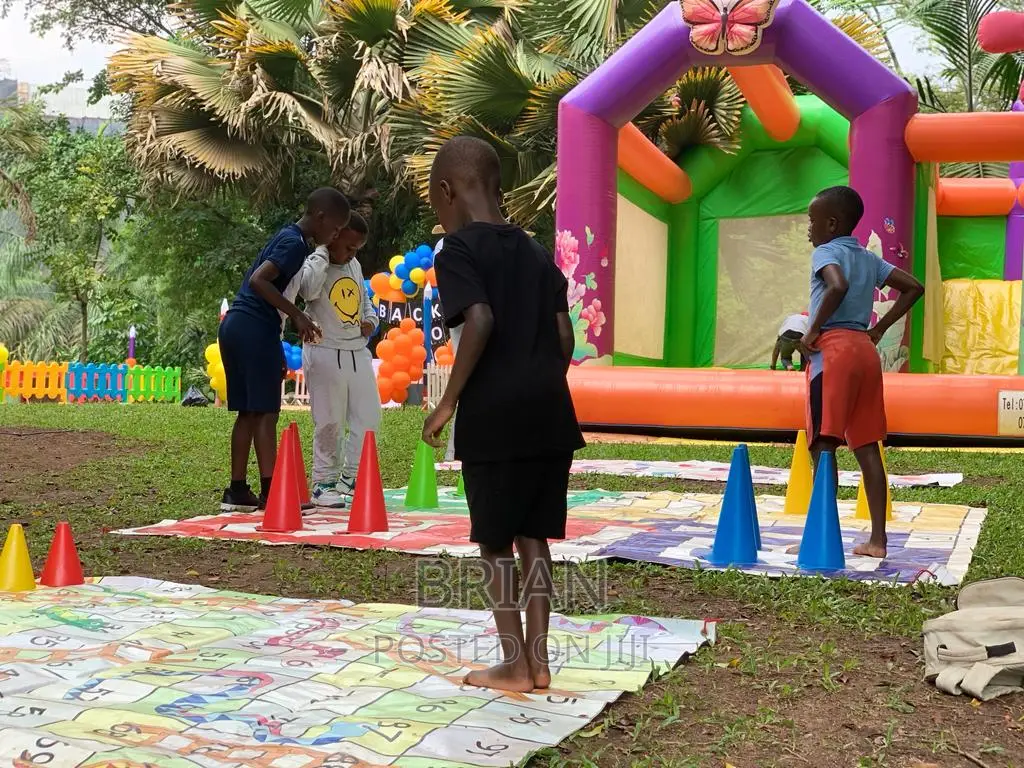Trampoline Bouncing Castles Boad Games Kids Fun for Hire